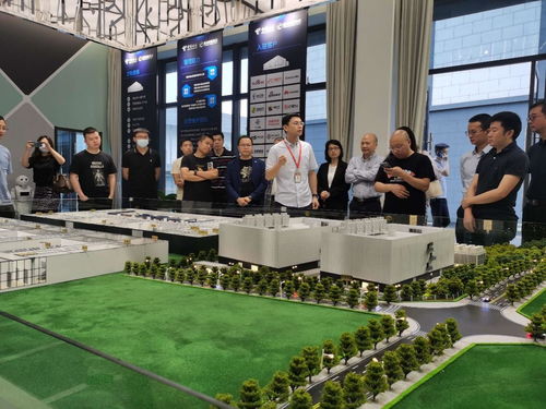 探索智慧城市前沿 电子与物联网学院师生赴重庆腾龙两江数据中心开展观摩交流